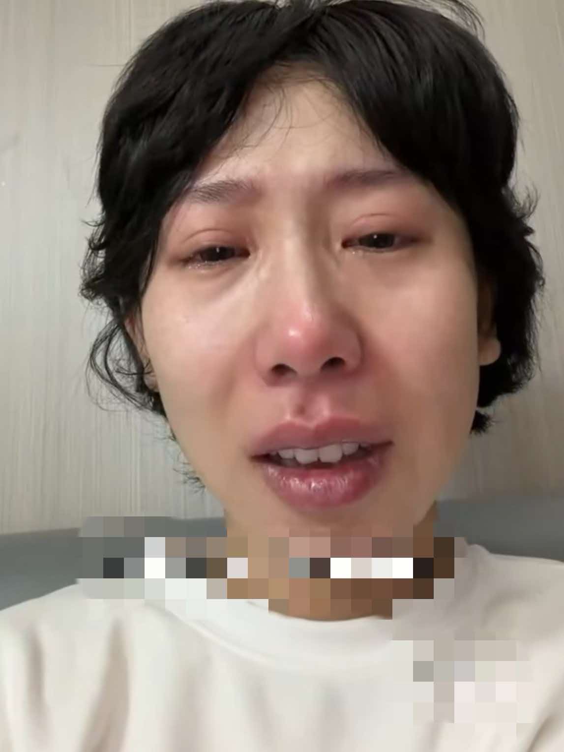 我一个朋友是医生，
看了网红嘻嘻徐宝去世的消息，
她说了句大实话，她说，她不是突然走的，而是和病魔斗争了很久。

网红嘻嘻徐宝本名叫徐子婷，2025年，徐子婷发视频公开自己得了胃癌。今年9月28日，社交账号发布了她去世的消息。


她说，她之前经常熬夜，一天只吃两顿饭，也不怎么喝水，一天要喝两杯咖啡