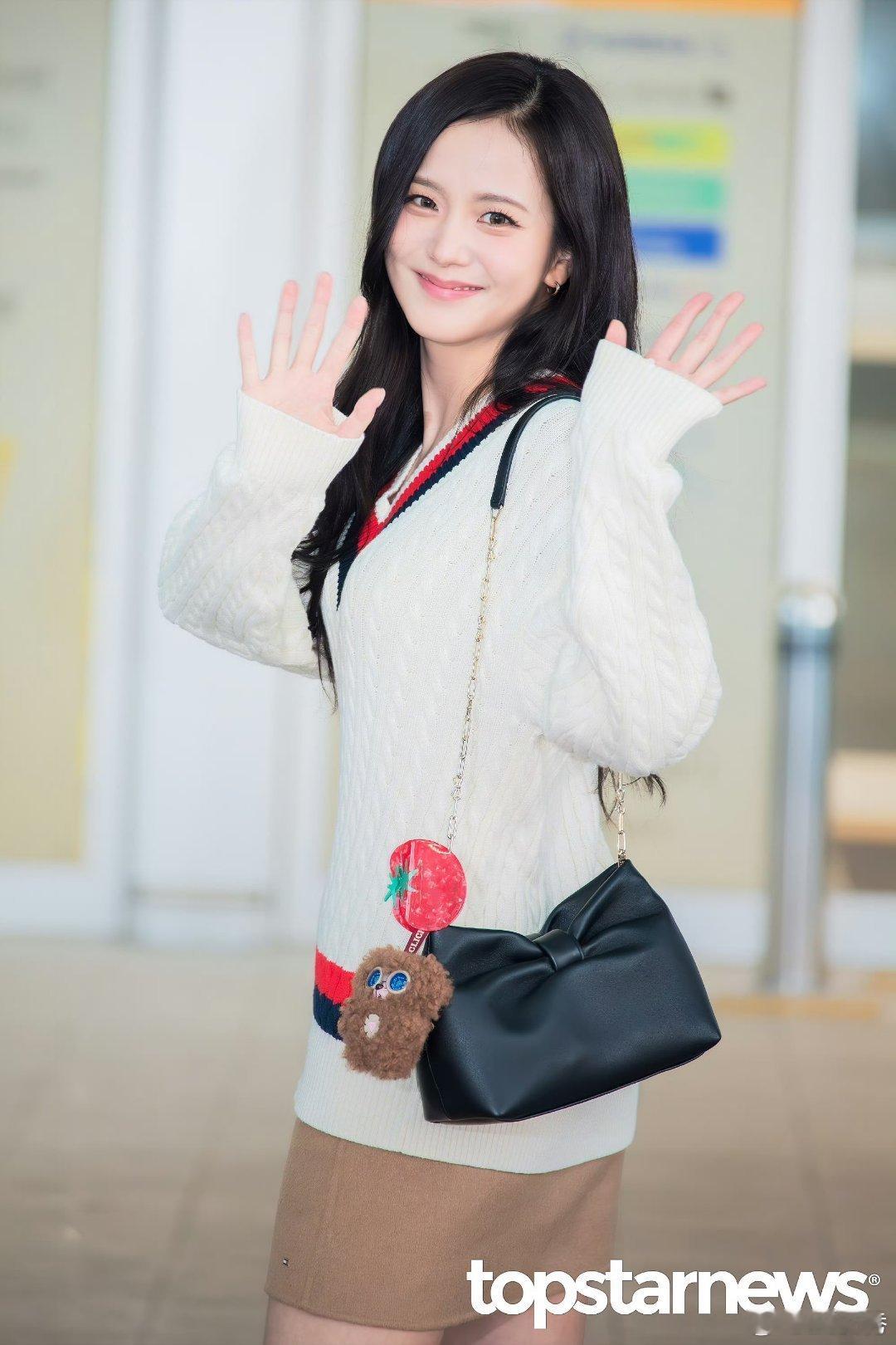 #kimjisoo[超话]# 超美呀#金智秀click变装转场# ​