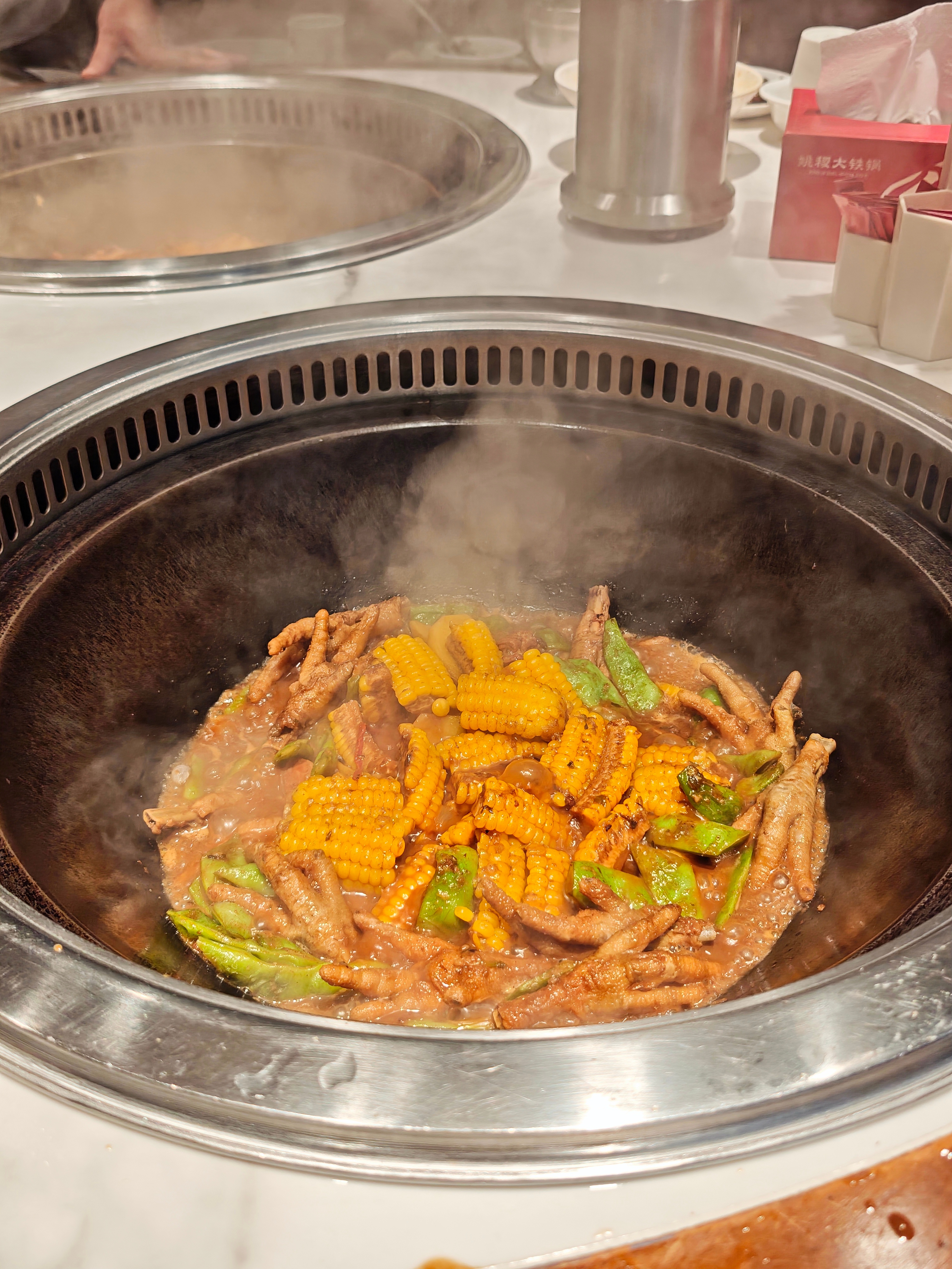 去吃铁锅炖啦！  论菜量大，还得是东北菜 点了两个锅，一个排骨锅，一个...