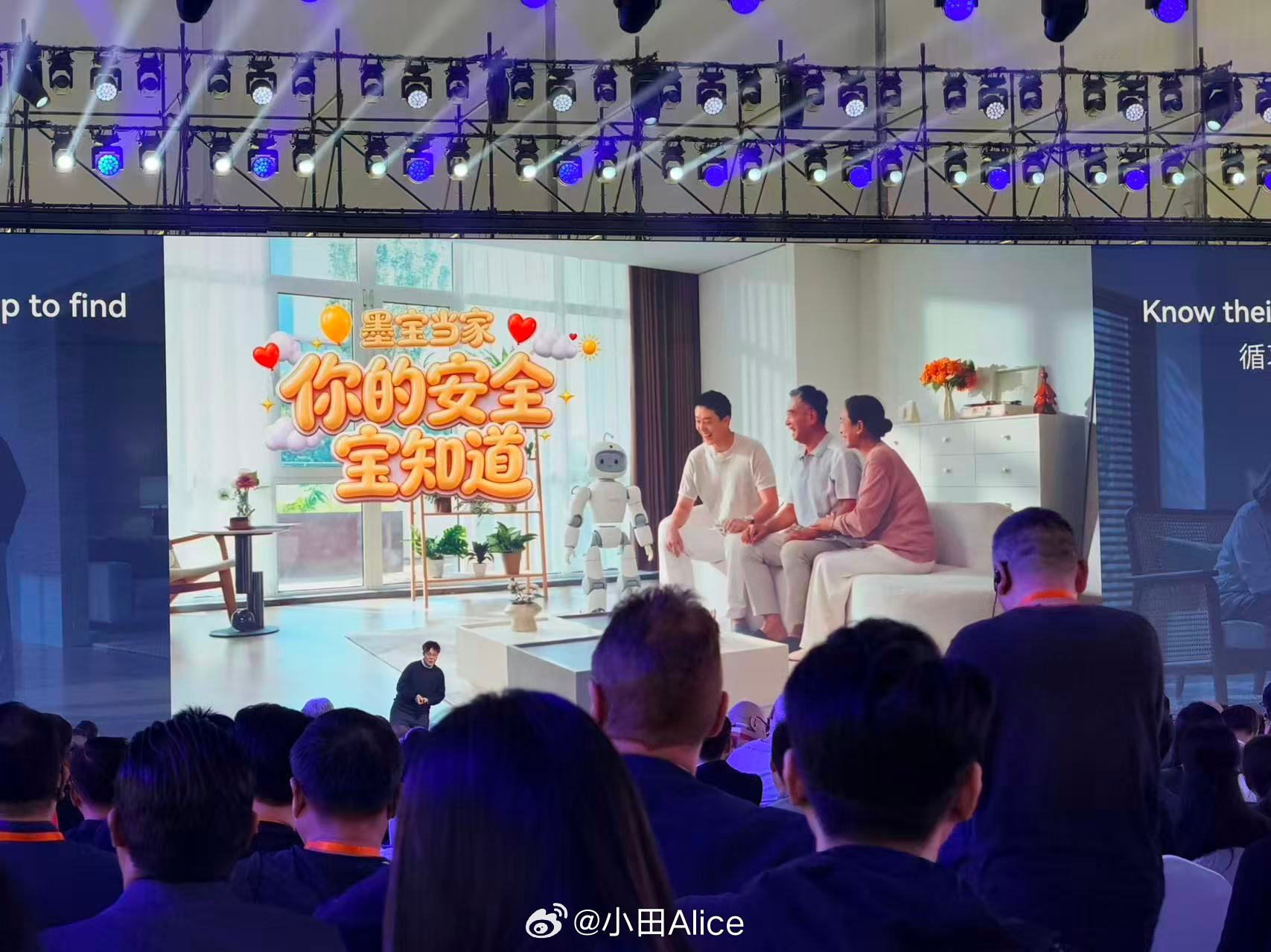 墨宝机器人家用陪伴型机器人似乎并不是噱头！先别急发表观点，我们就拿其中几个老人看护功能来说！

一键巡房寻亲，可以让你知晓亲人的位置，并对你发出通知，如果家里患有神经障碍类疾病，每一条视频每一条记录都是寻觅亲情的纽带。

一键提醒吃药功能，会智能提醒老人按时吃药，这跟普通的闹钟不一样 ​